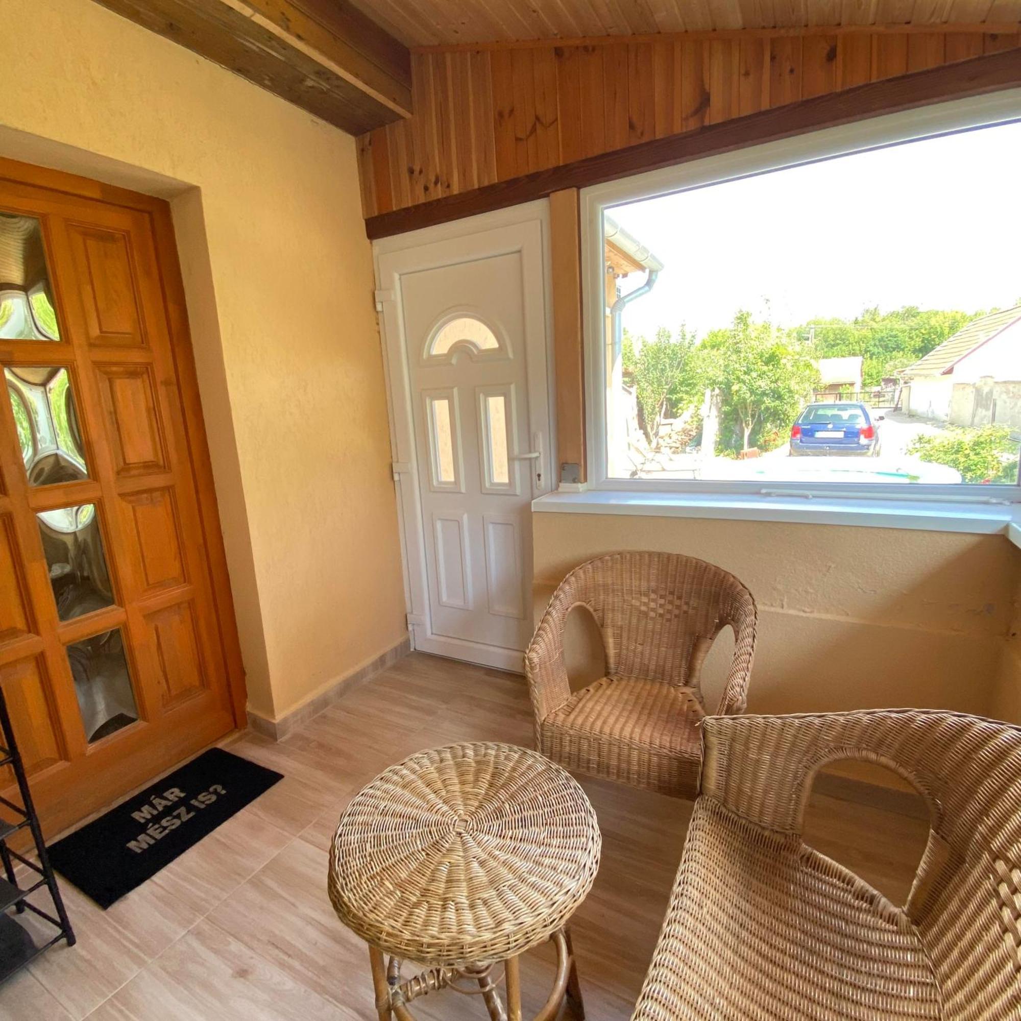 Perla Vendeghaz Igal Apartment Exterior photo